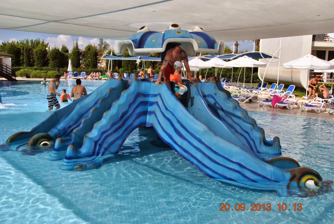 imagini hotel TITANIC LARA